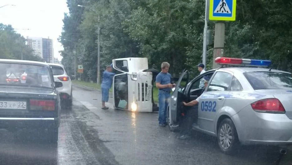 ДТП на ул. Юрина в Барнауле.