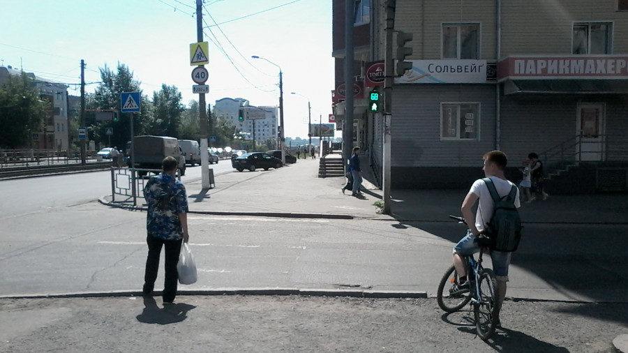 Пешеходный переход на перекрестке улицы Крупской и проспекта Красноармейского.