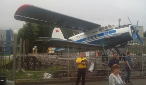 Самолет Ан-2 в аэропорту Барнаула.