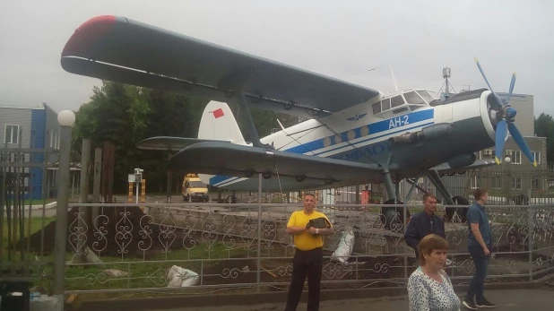 Самолет Ан-2 в аэропорту Барнаула.