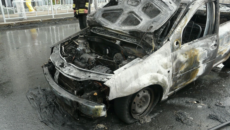 В Барнауле на Красноармейском сгорел автомобиль.