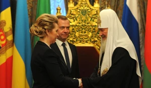 Дмитрий и Светлана Медведевы поздравили Патриарха Московского и всея Руси Кирилла с 70-летием.