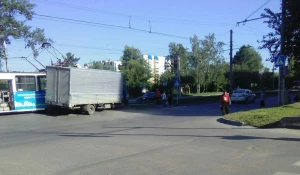 Грузовик врезался в трамвай. Барнаул, 8 июля 2017 года.