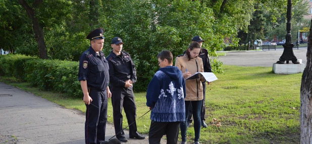 В Барнауле накажут владелиц собак за выгул животных в сквере у политеха.