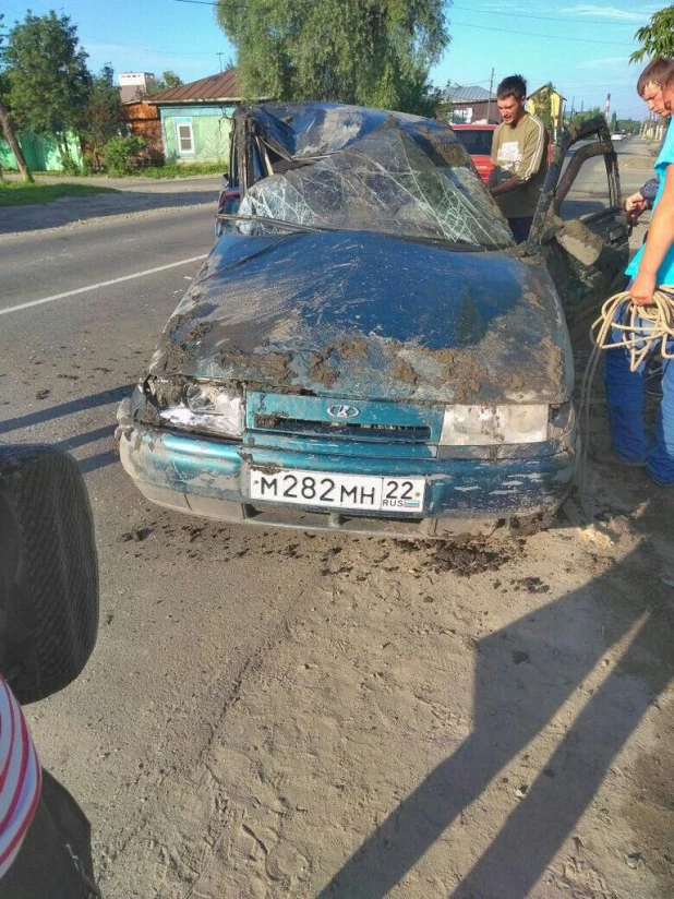 ДТП с двумя отечественными автомобилями в Барнауле