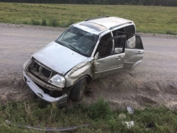 На Алтае перевернулся автомобиль.