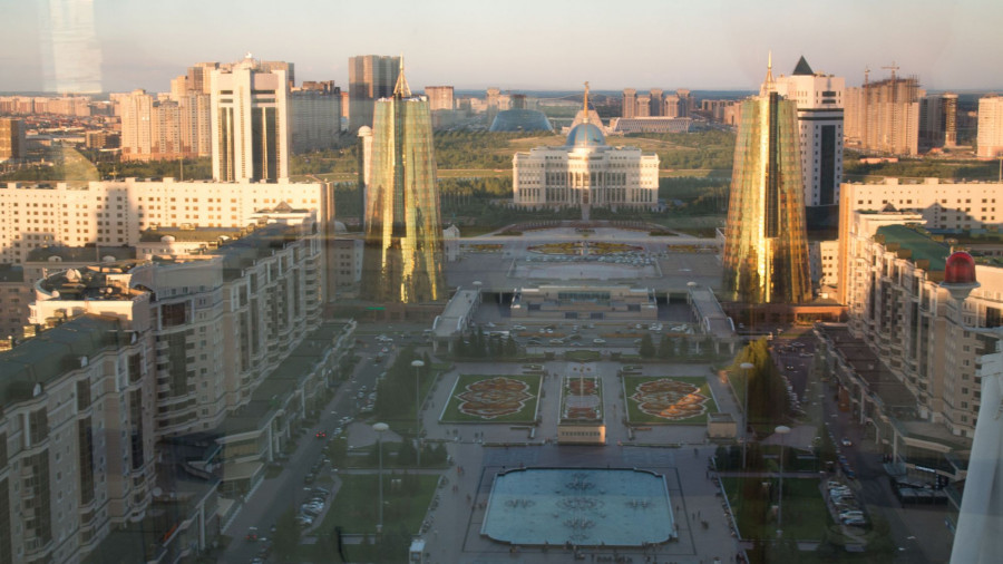 Вид на Акорду с Байтерека. Астана