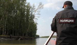 Полиция на катерах.