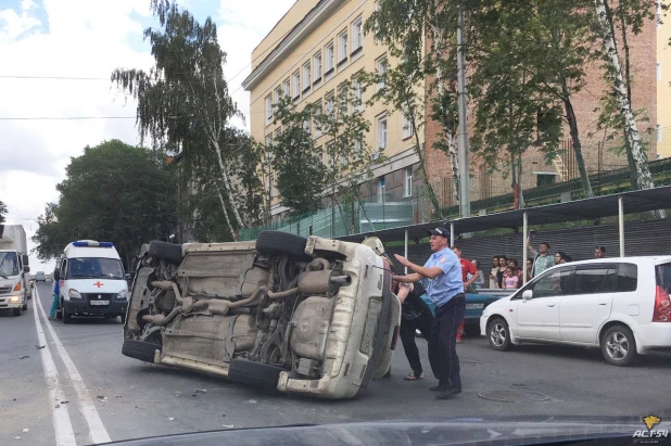 Тройное ДТП в центре Новосибирска. 12 июля 2017 года.