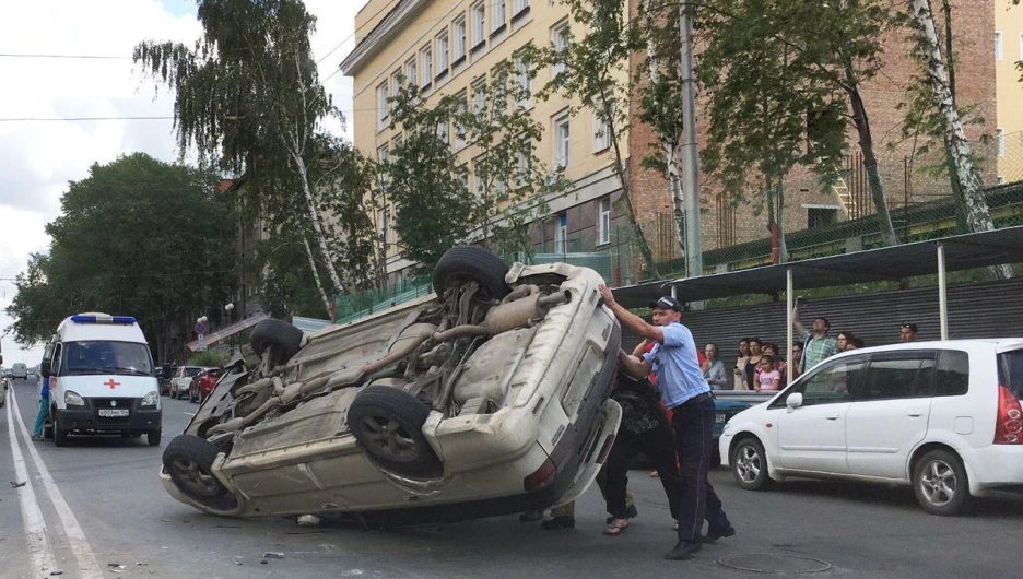 Тройное ДТП в центре Новосибирска. 12 июля 2017 года.