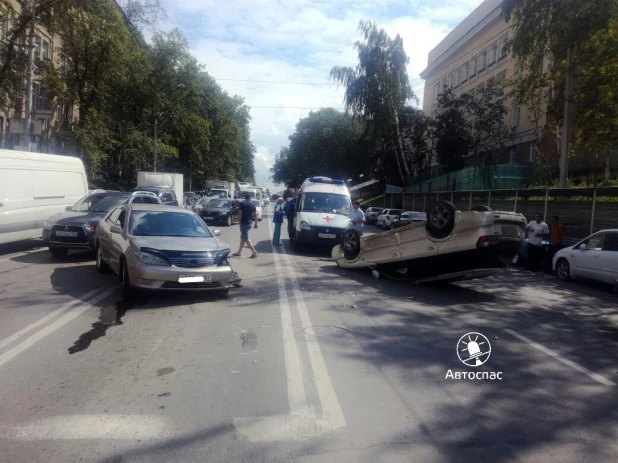 Тройное ДТП в центре Новосибирска. 12 июля 2017 года.