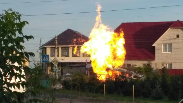 Автомобиль въехал в газовый узел в Барнауле. 17 июля 2017.