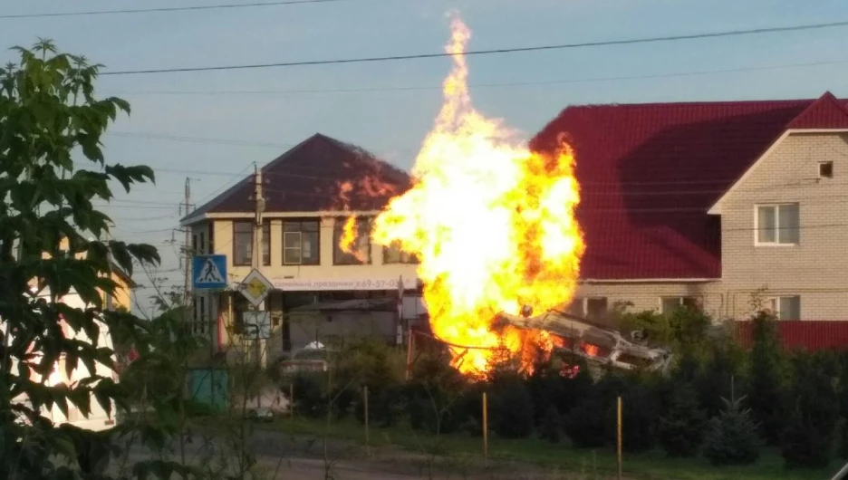 Автомобиль въехал в газовый узел в Барнауле. 17 июля 2017.