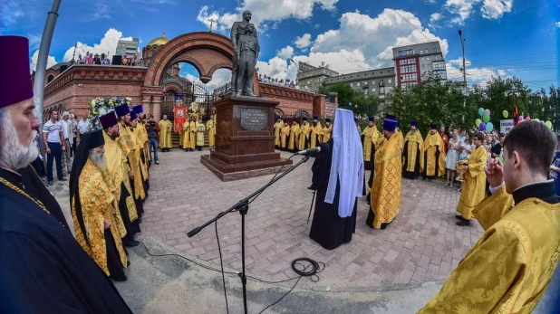 Памятник Николаю II в Новосибирске.