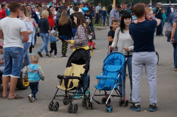 День металлурга в Заринске.