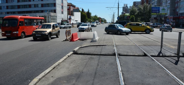 На Красноармейском проспекте провалился асфальт