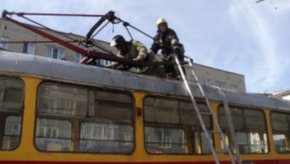 В Барнауле загорелся трамвай. 24 июля 2017 года.