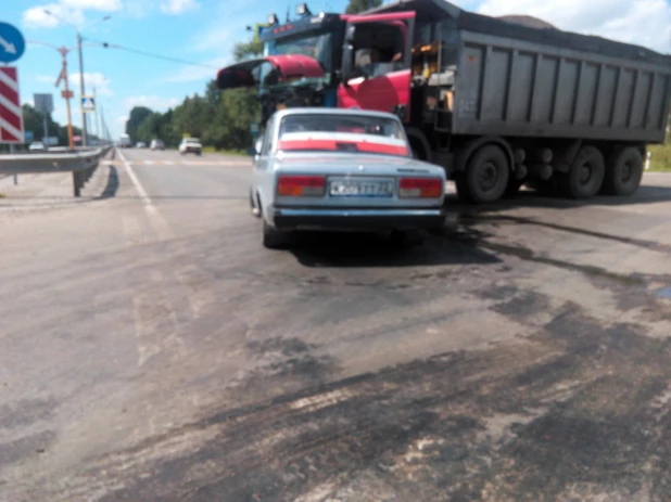 ДТП на Павловском тракте возле аэропорта. Барнаул, 25 июля 2017 года.