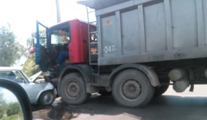 ДТП на Павловском тракте возле аэропорта. Барнаул, 25 июля 2017 года.