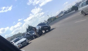 "Летающая" Toyota запрыгнула на Nissan. Барнаул, 25 июля 2017 года.