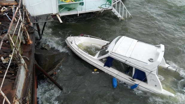 На Обском море разбился катер. 25 июля 2017 года.