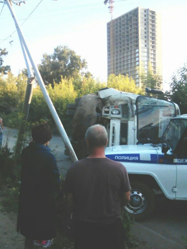 В Новосибирске перевернулся пассажирский ПАЗ. 26 июля 2017 года.