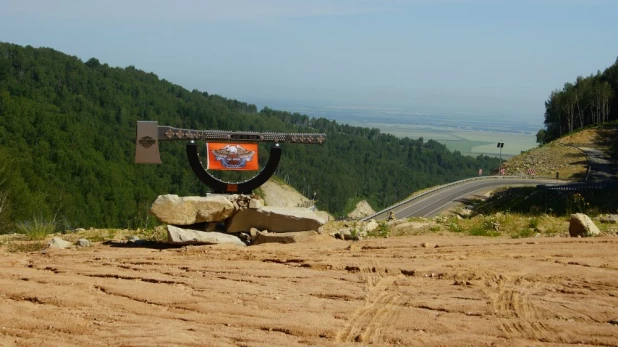 В "Белокурихе-2" установили байкерский топор.