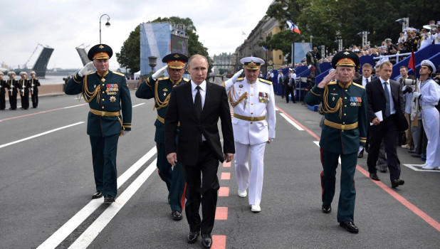 Главный военно-морской парад в Санкт-Петербурге.