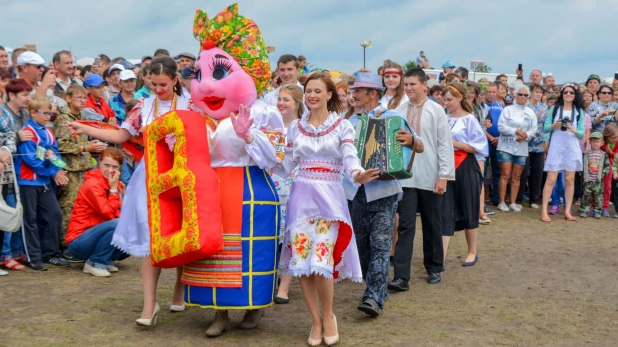 На Алтае прошел фестиваль вареника-2017.