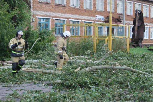 Как в Алтайском крае борются с последствиями разрушительного урагана. Советский район, июль 2017 года.