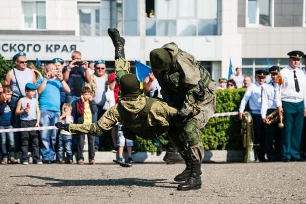 День десантника в Барнауле. 2 августа 2017 года.