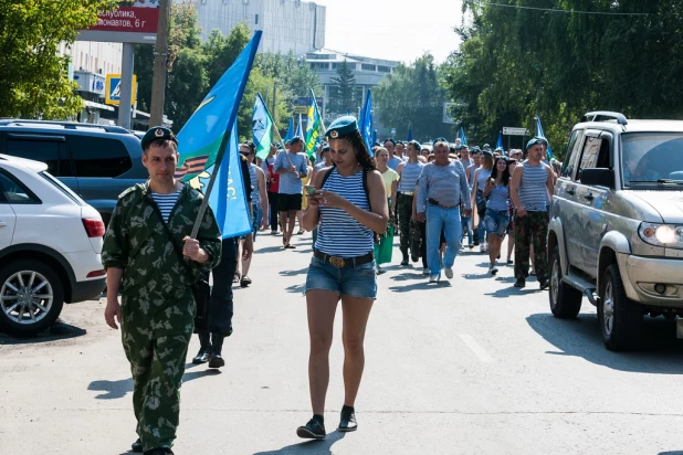 Подруги барнаульских десантников в День ВДВ. 2 августа 2017 года.