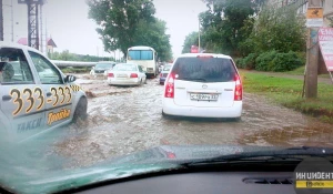 В Бийске после дождя затопило улицы. 2 августа 2017 года.