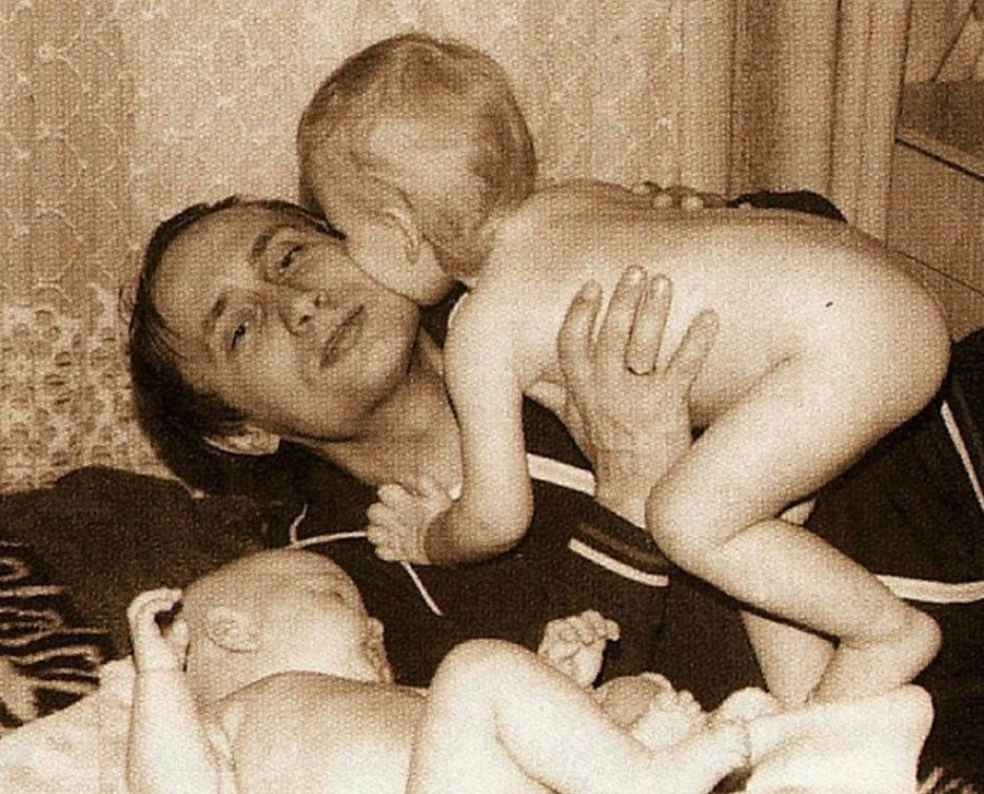 Путин с дочерьми.