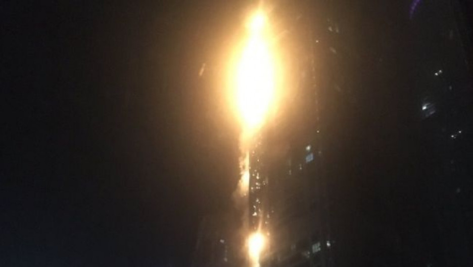 Пожар в небоскребе в Дубае.