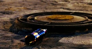 Канализационный люк. Бутылка.