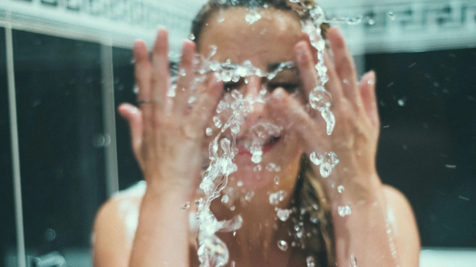 Женщина и вода.