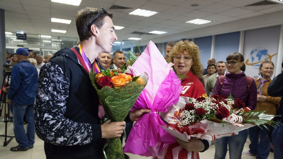 Сергей Шубенков прилетел из Лондона в Барнаул.