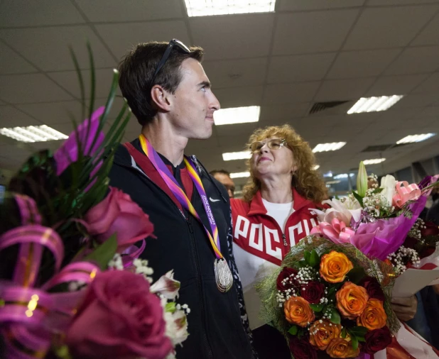 Сергей Шубенков прилетел из Лондона в Барнаул.