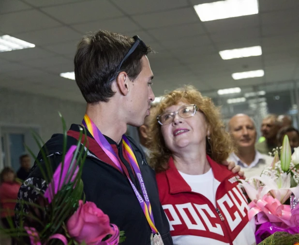 Сергей Шубенков прилетел из Лондона в Барнаул.