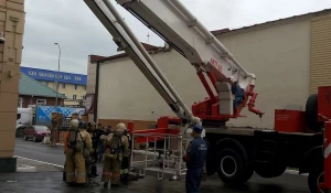 Учения пожарных в администрации Барнаула.