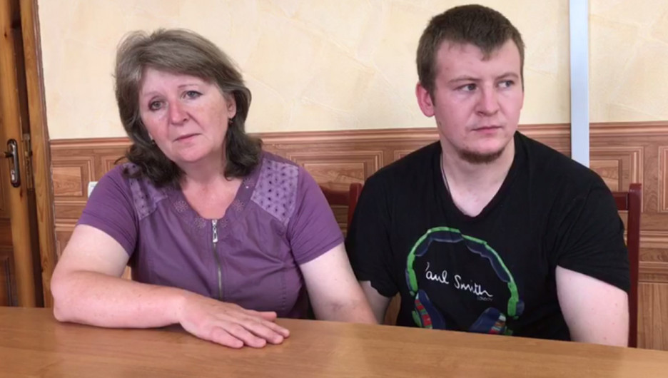 Светлана Агеева смогла увидеться с сыном в СИЗО города Старобельска, где он сейчас содержится.