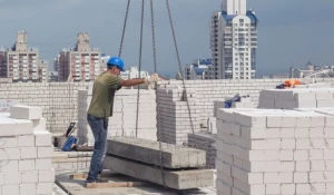 "Жилищная инициатива" подводит итоги в профессиональный праздник — День строителя.