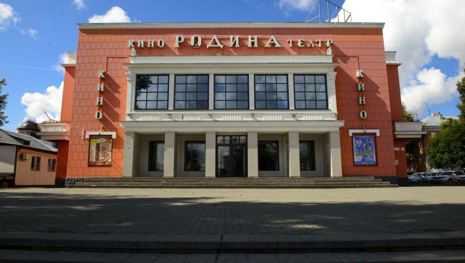 Театр кукол "Сказка" в здании бывшего кинотеатра "Родина".