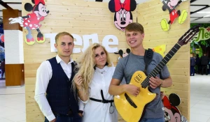 Около 500 барнаульцев одновременно рисовали сыр.