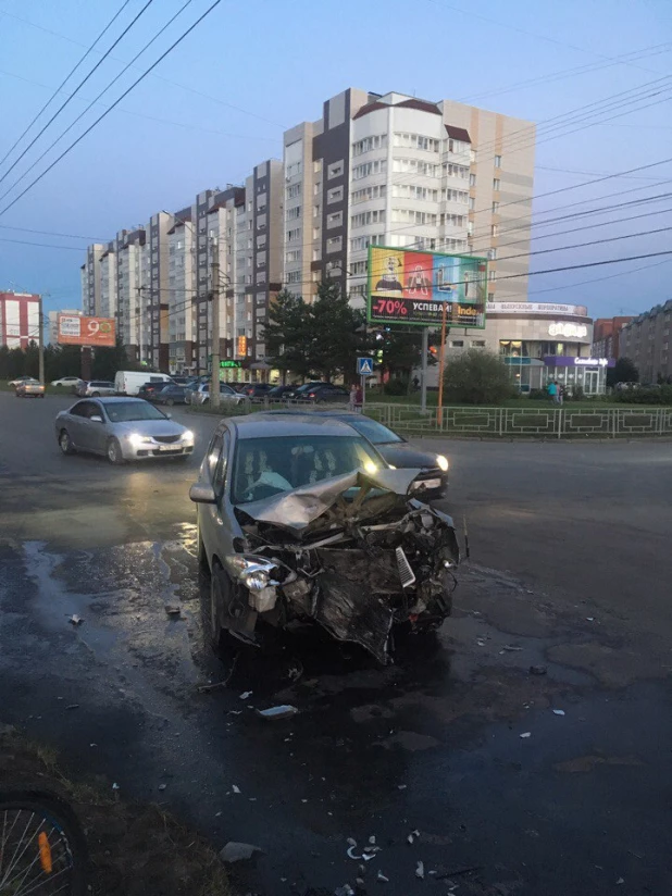 ДТП на пересечении улиц Лазурная и Балтийская в Барнауле. 14 августа 2017 года.