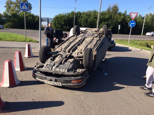 В Барнауле перевернулась "Тойота". 15 августа 2017 года.