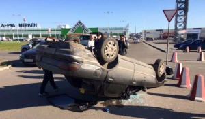 В Барнауле перевернулась "Тойота". 15 августа 2017 года.