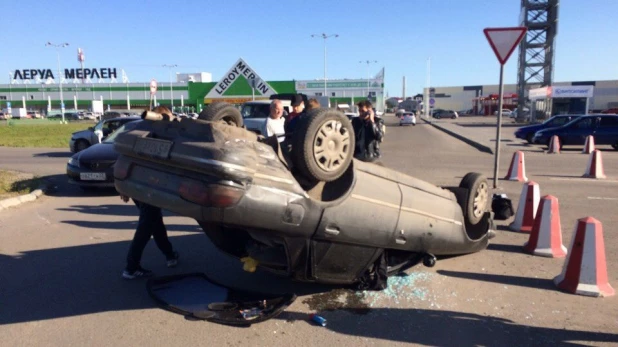 В Барнауле перевернулась "Тойота". 15 августа 2017 года.