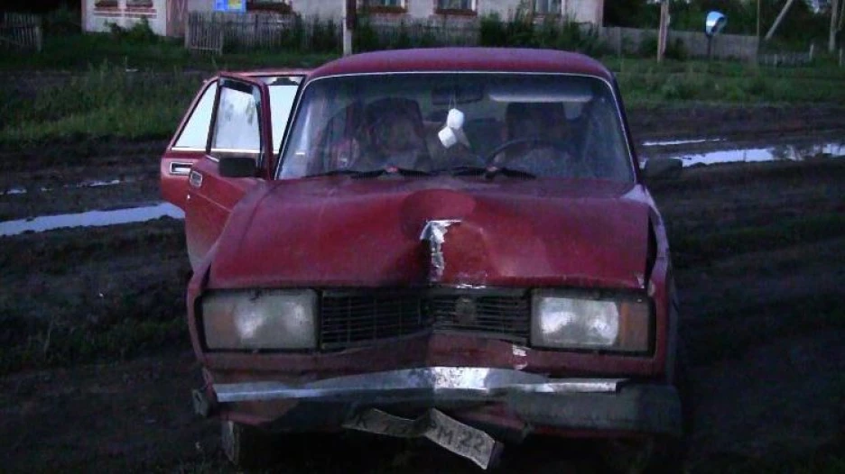 В Ребрихинском районе автоугонщик врезался на "Жигулях" в столб.